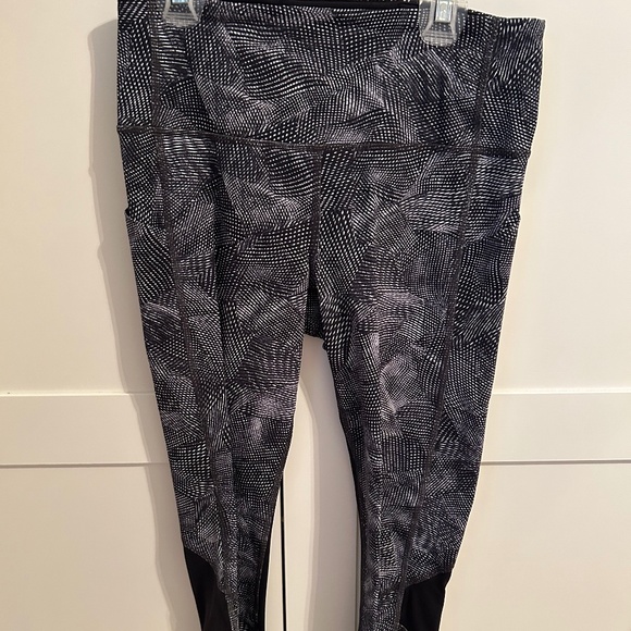 Lululemon cropped leggings - Picture 1 of 3